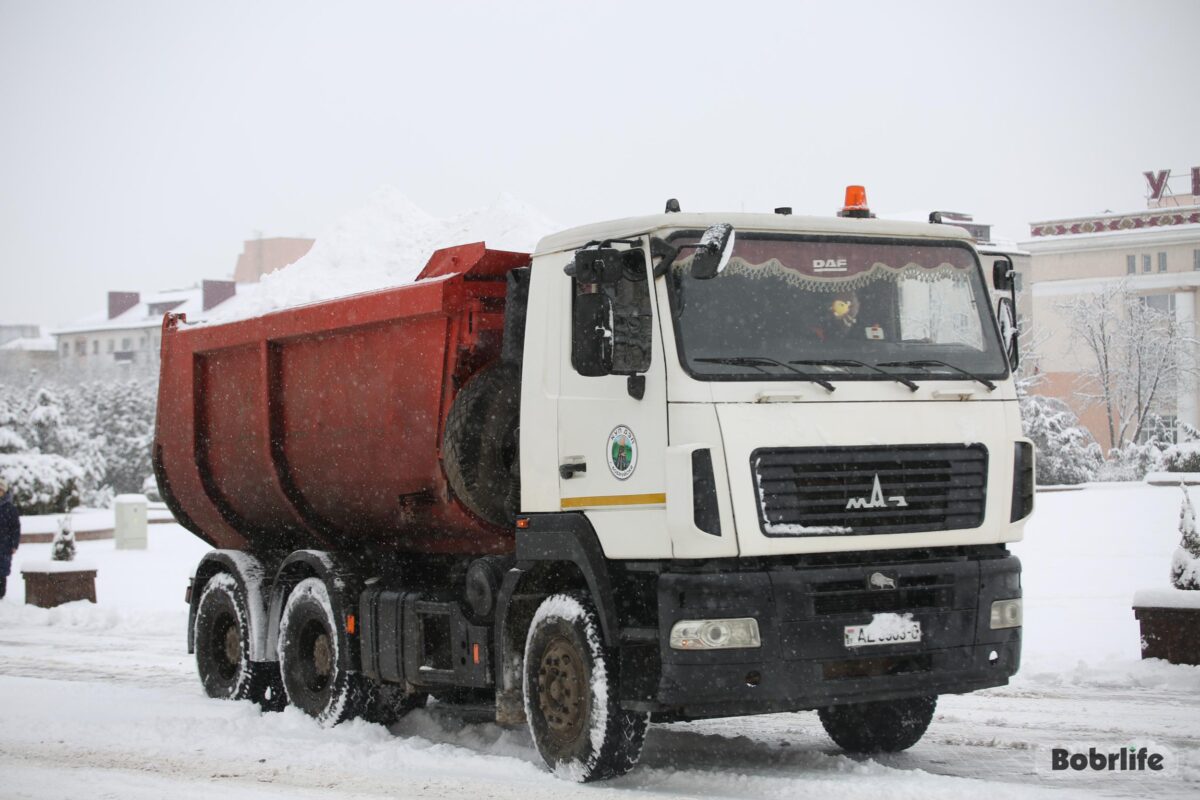 Городские коммунальные службы борются с «ударом» небесной канцелярии  Бобруйск - Новости - Актуально