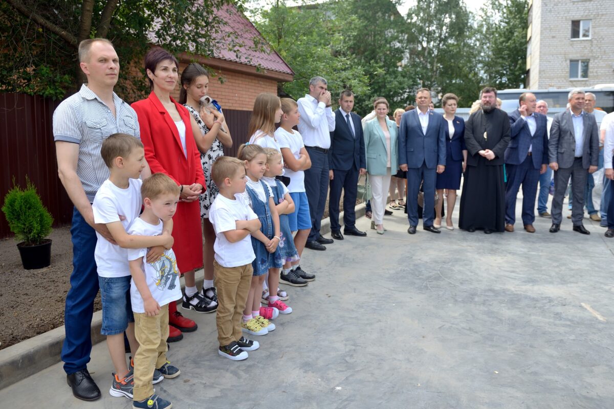 В Бобруйске торжественно открыт дом семейного типа Луцкиных Бобруйск -  Новости - Городские новости