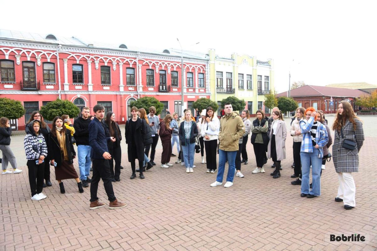 Иногородние молодые специалисты из сферы образования погрузились в историю  Бобруйска во время экскурсии - Бобруйское городское объединение профсоюзов