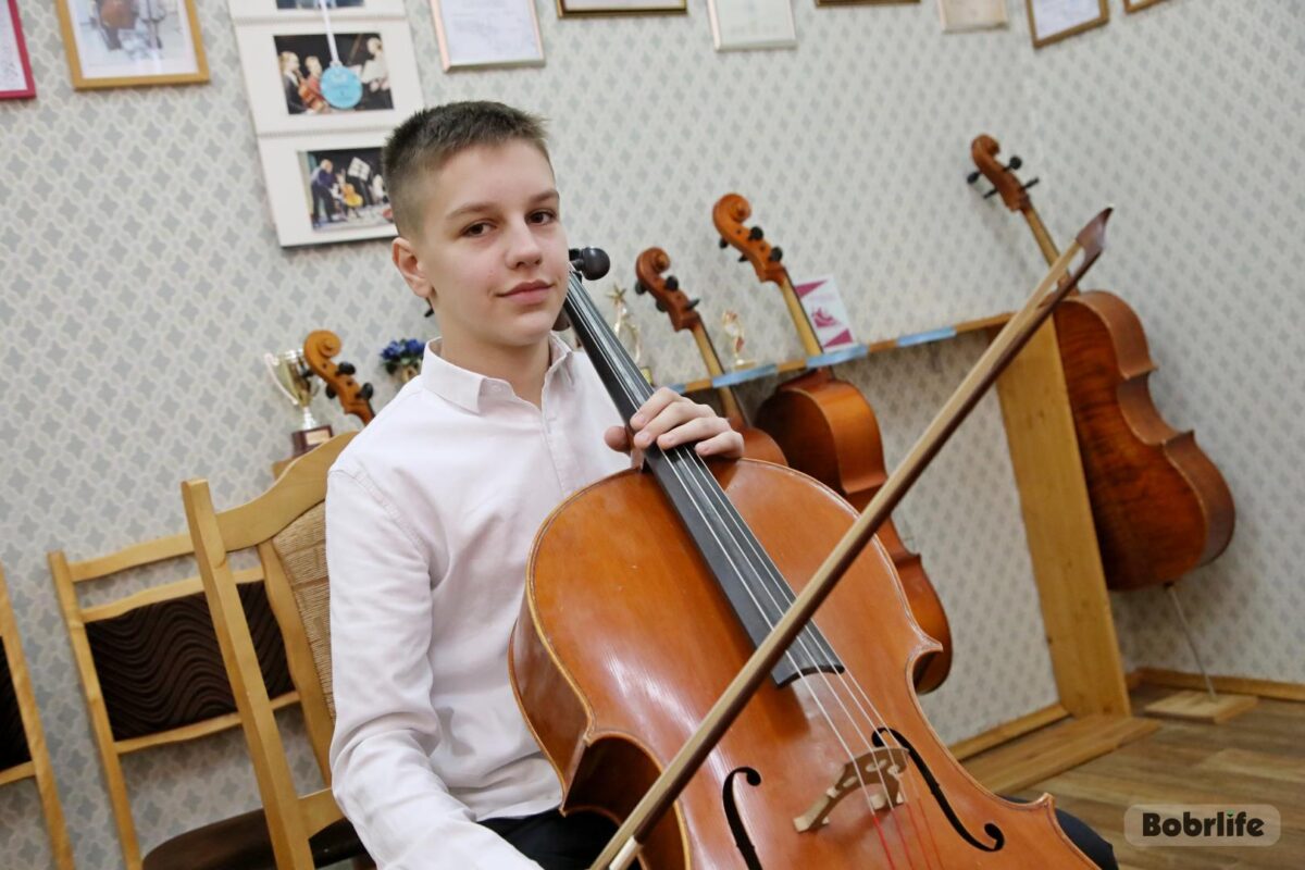 Победа под звуки виолончели. Юный бобруйчанин привез награду с XX  международного детского конкурса «Музыка надежды» Бобруйск - Новости -  Культура