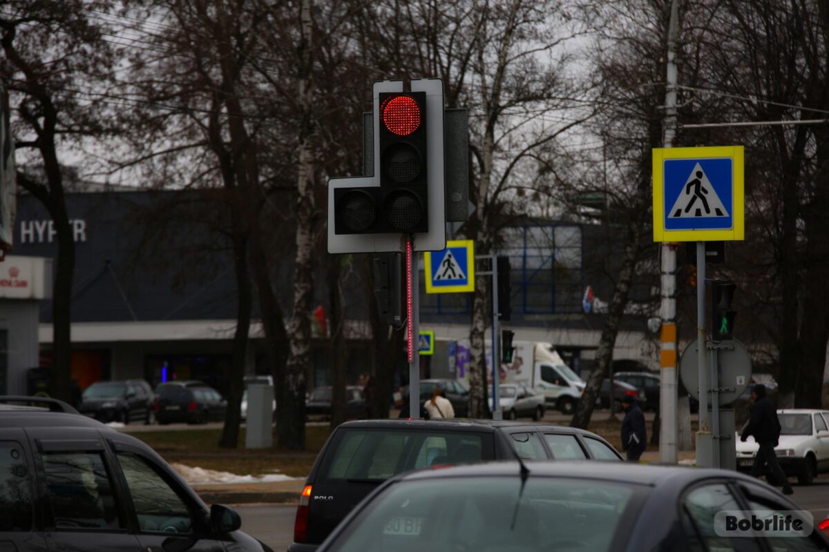 В Бобруйске на светофорах начали появляться светодиодные ленты.  Рассказываем, зачем они — Бобруйский новостной портал Bobrlife