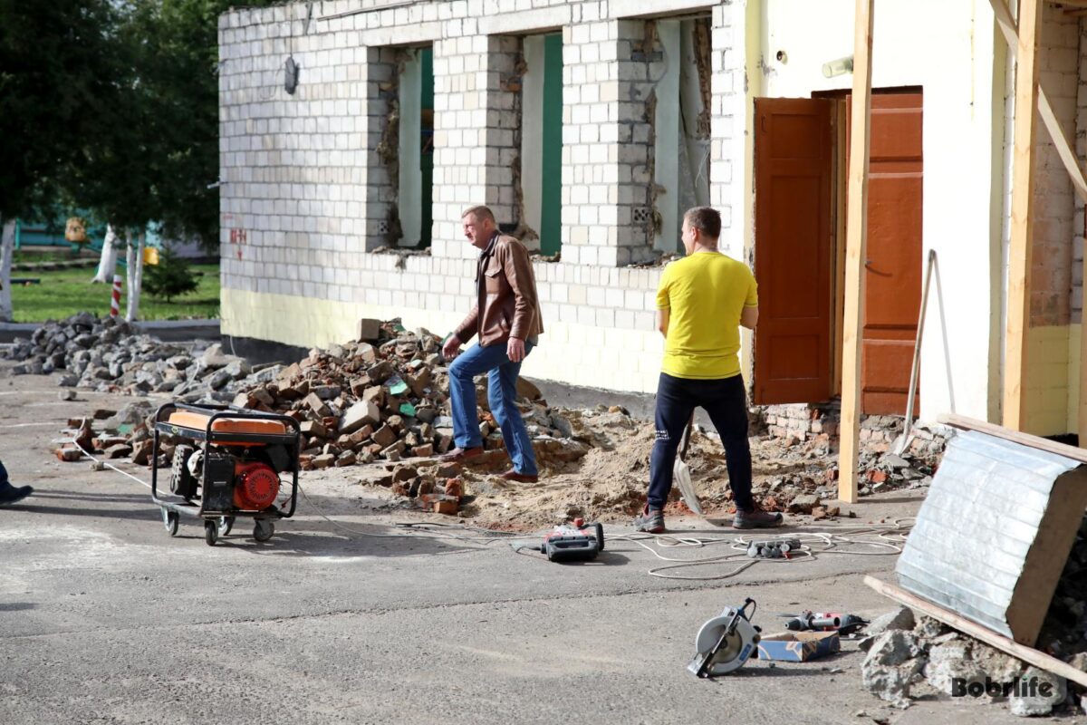 В Бобруйске продолжается масштабная кампания по замене окон в учреждениях  образования Бобруйск - Новости - Городские новости