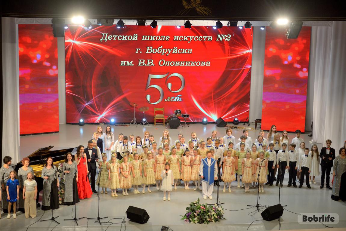 Во Дворце искусств состоялся праздничный концерт, посвященный 50-летию детской школы искусств №2 им. В.В. Оловникова
