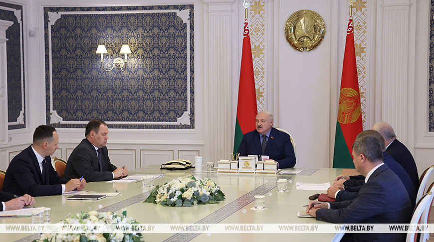 Лукашенко собрал совещание по вопросам функционирования банковского сектора