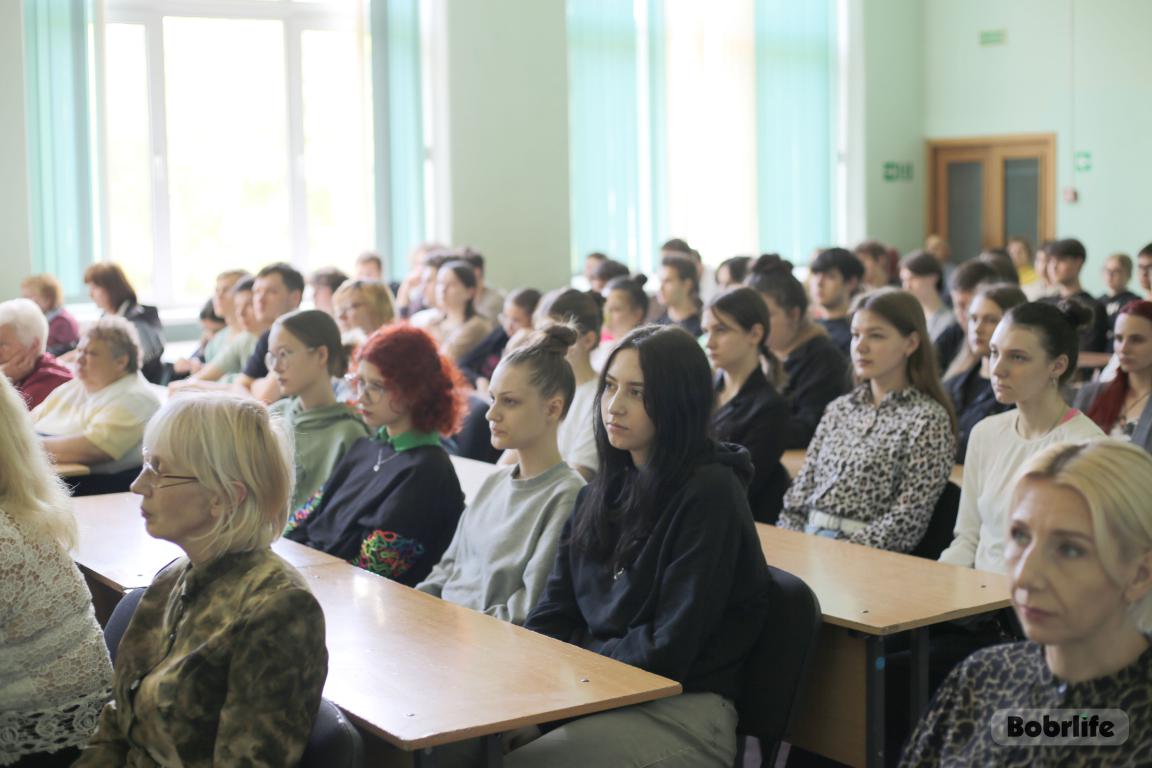 Диалог о самом ценном. Единый день информирования прошел в трудовых  коллективах Бобруйск - Новости - Городские новости