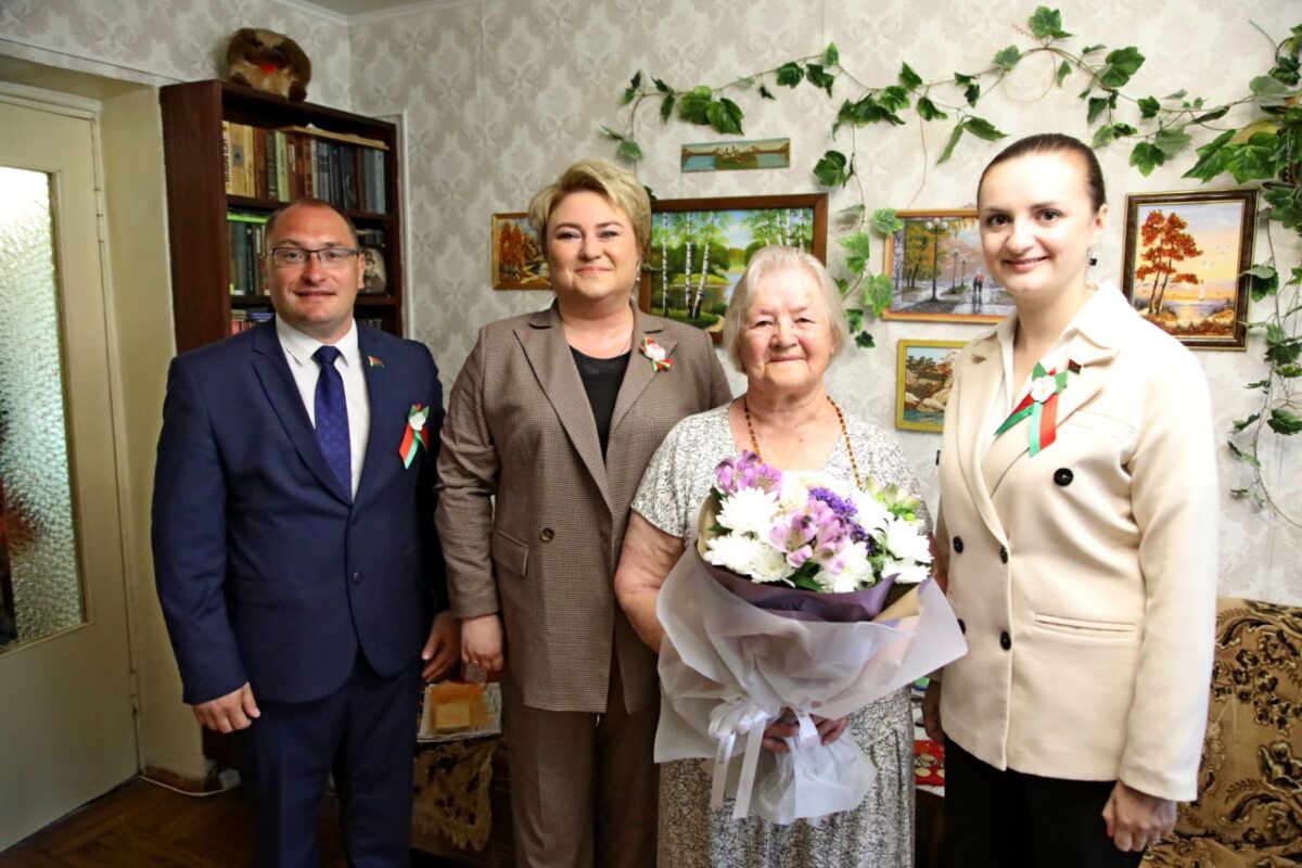 Бывшая узница концлагеря Галина Дунаева получила поздравление с Днем Независимости Республики Беларусь