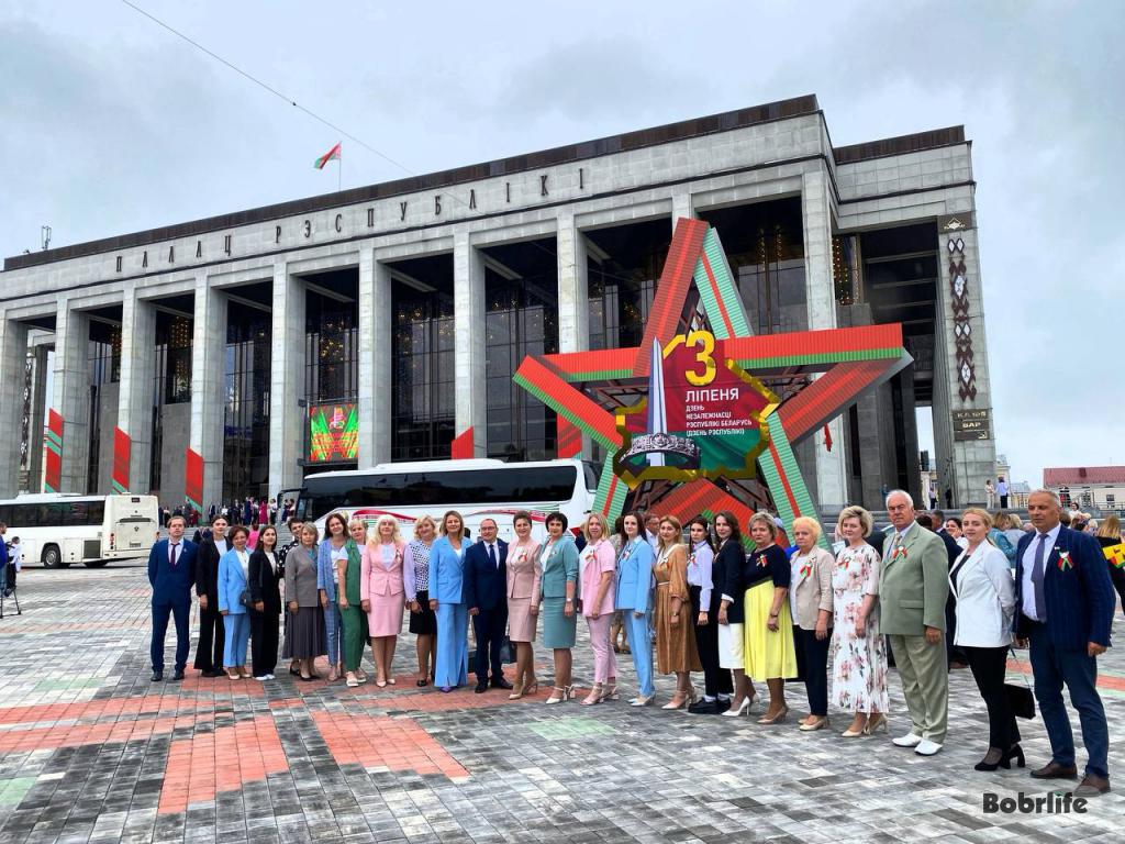 Делегация Бобруйска побывала на торжественном собрании, посвященном Дню Независимости
