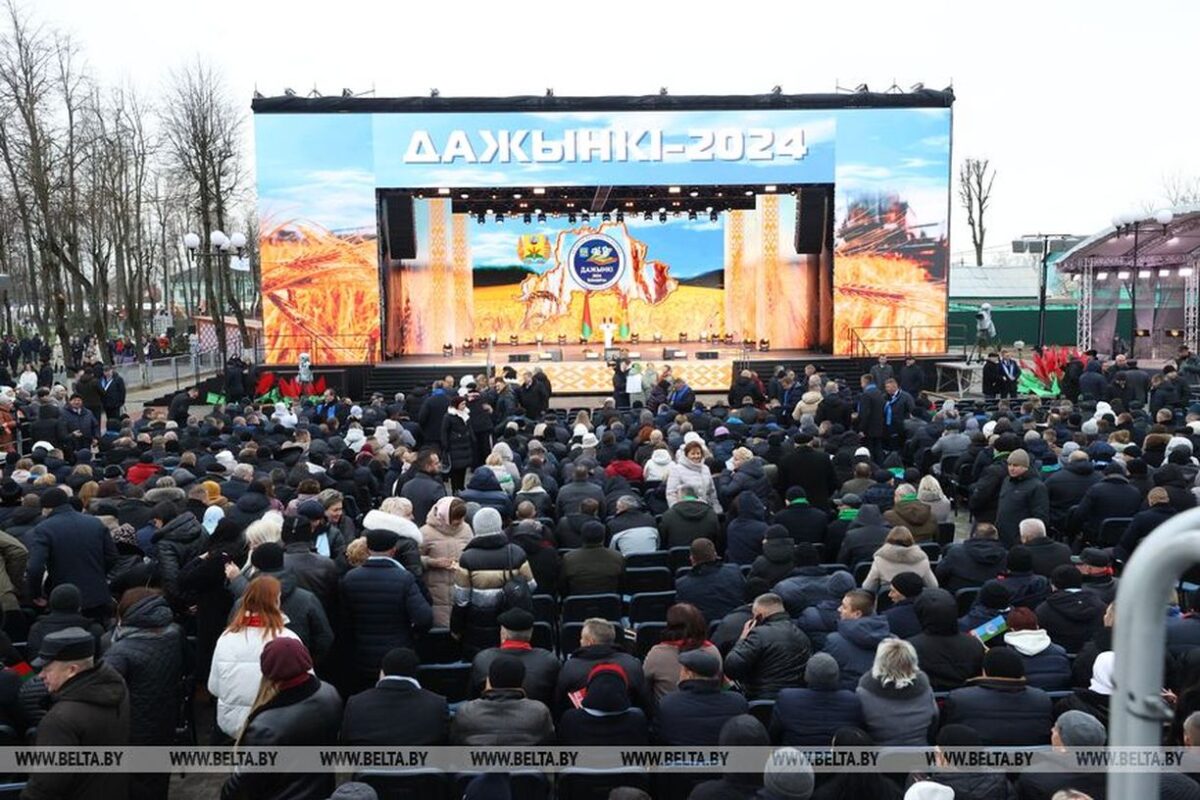 Лукашенко в Климовичах посещает праздник «Дажынкi»