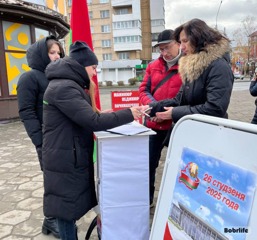 Беларусь на пороге выборов. В Бобруйске продолжается сбор подписей