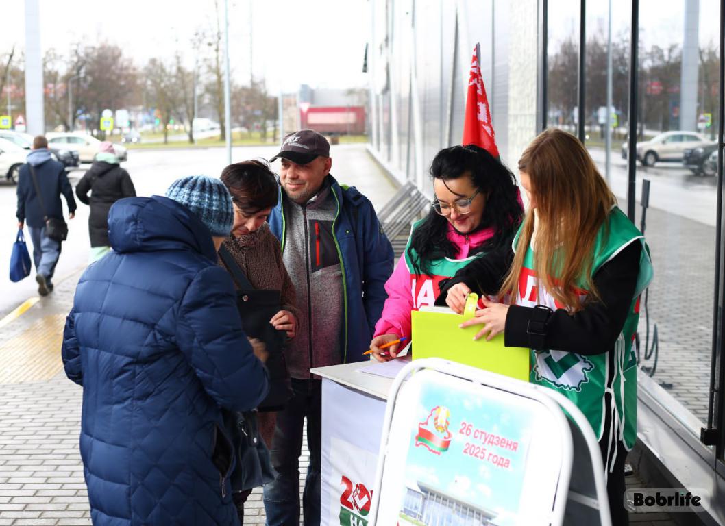 Инициативные группы в Бобруйске продолжают сбор подписей в поддержку кандидатов на пост Президента Беларуси