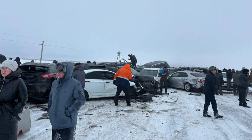 Массовое ДТП в Казахстане: 95 автомобилей столкнулись на трассе из-за непогоды